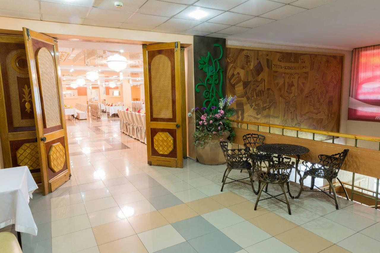 Tourist Hotel Öskemen Buitenkant foto