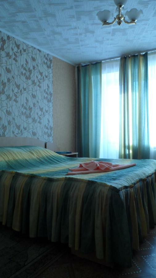 Tourist Hotel Öskemen Buitenkant foto