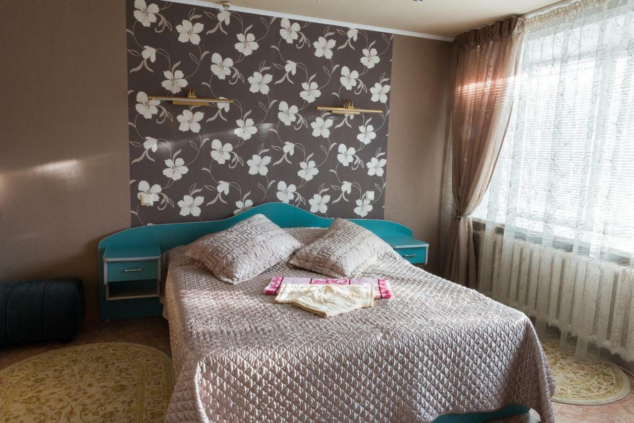 Tourist Hotel Öskemen Buitenkant foto