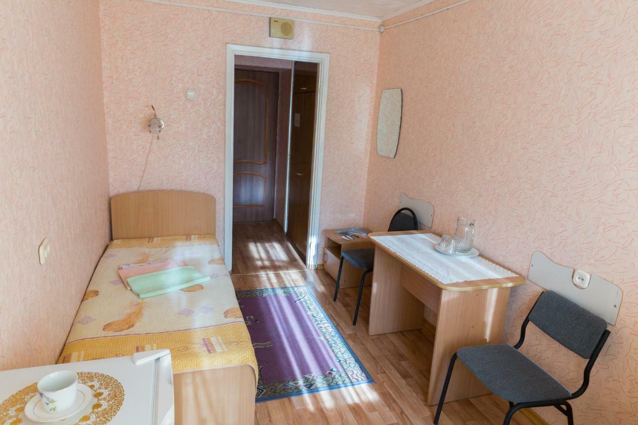 Tourist Hotel Öskemen Buitenkant foto