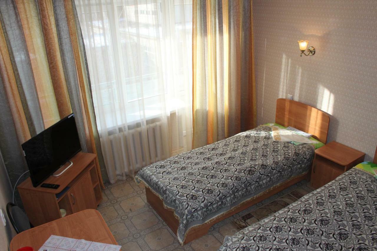 Tourist Hotel Öskemen Buitenkant foto