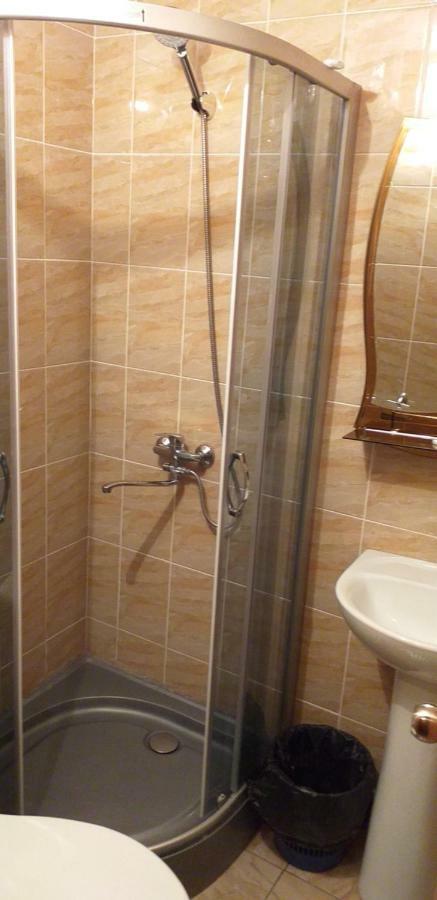Tourist Hotel Öskemen Kamer foto