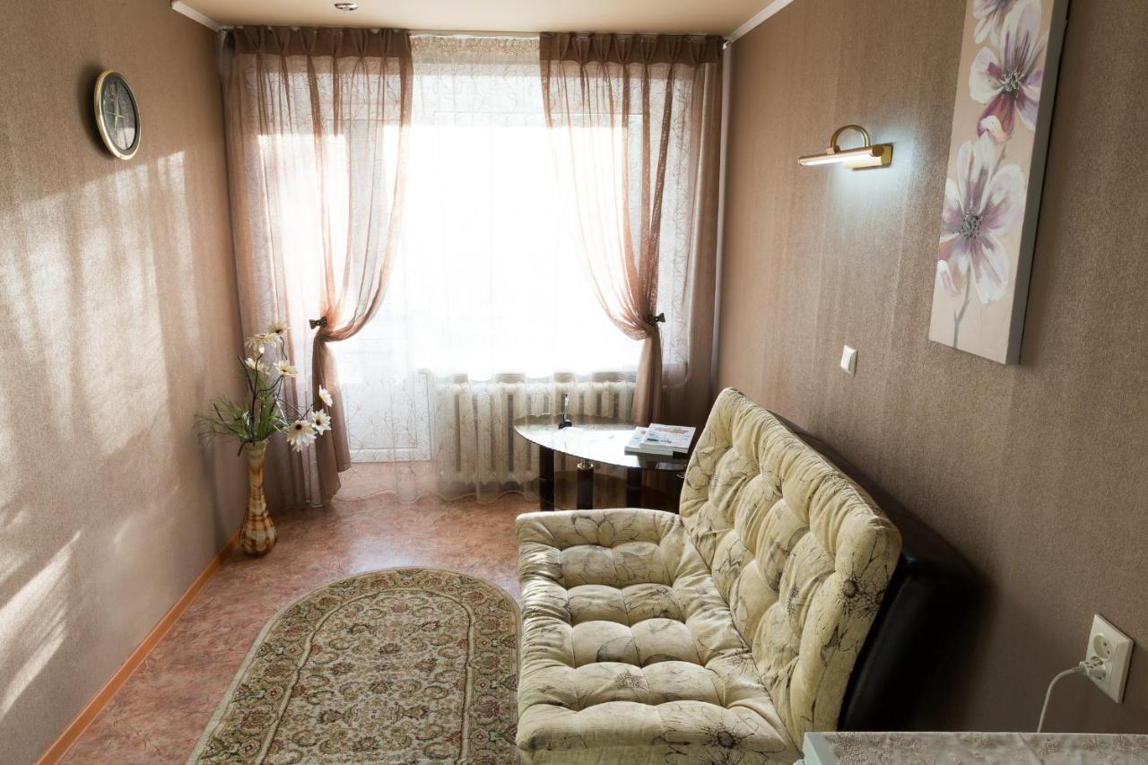 Tourist Hotel Öskemen Buitenkant foto